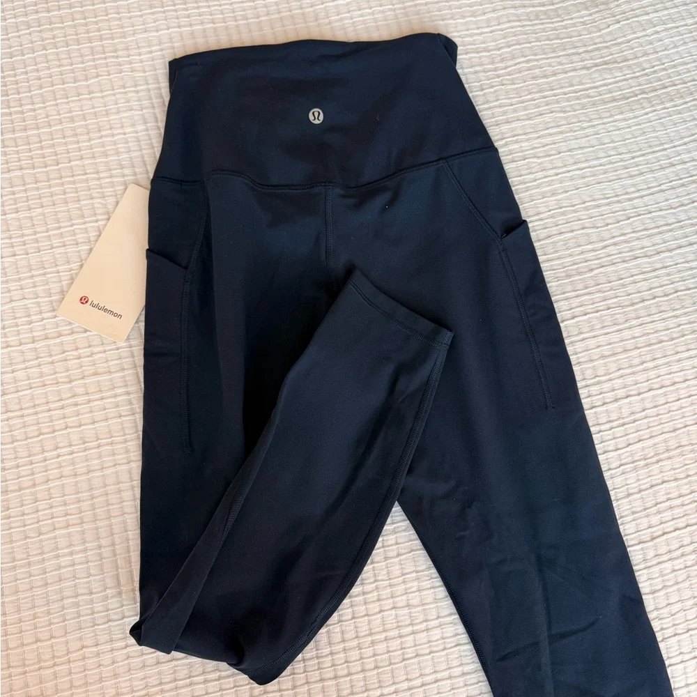 NWT Lululemon Align leggings with pockets - Picture 4 of 4